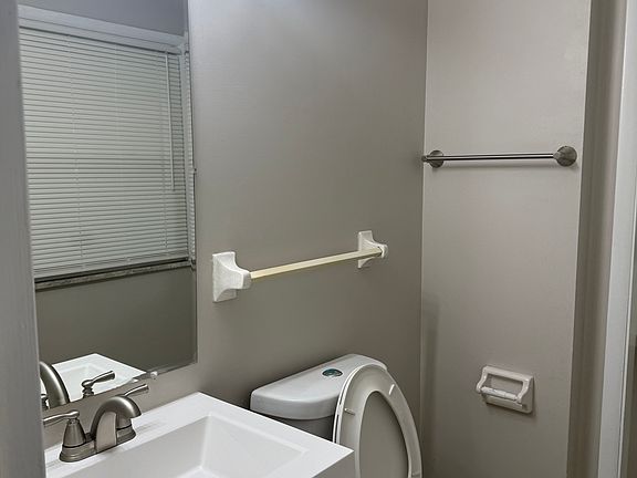 5th image of 2649 Tiverton Ln