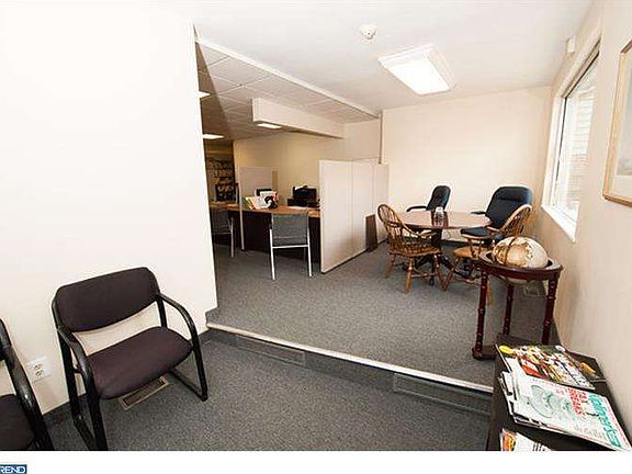 5th image of 2205 Mount Carmel Ave