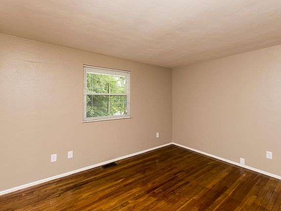 5th image of 318 W Main St