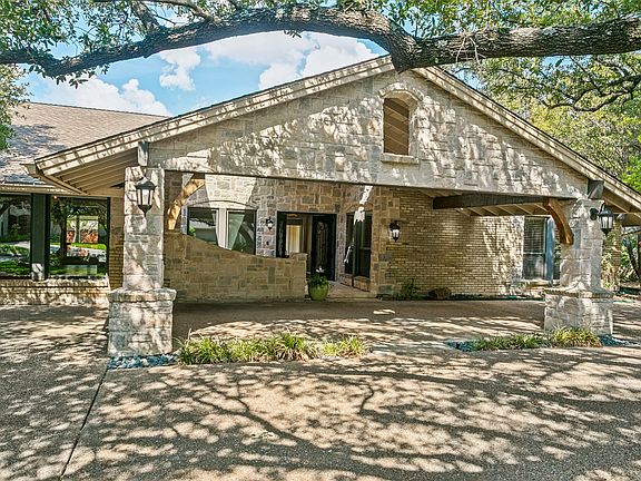 3rd image of 6441 Stonehaven Dr