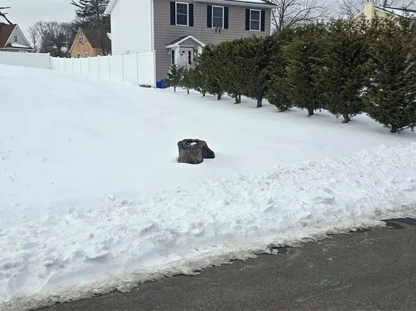 20 Chestnut Street, Wyandanch, NY 11798