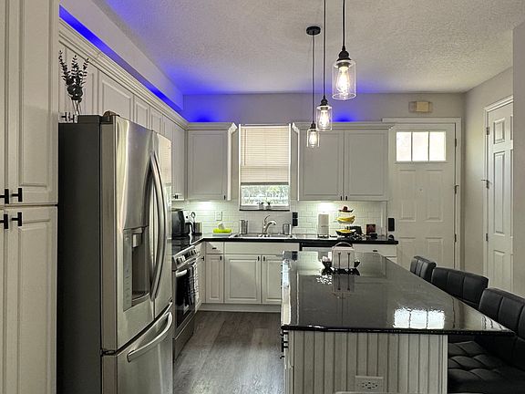 2nd image of 2015 Grand Oak Dr