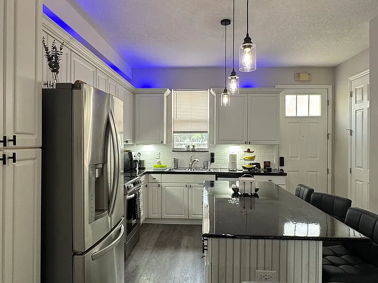 2015 Grand Oak Dr — Photo 2