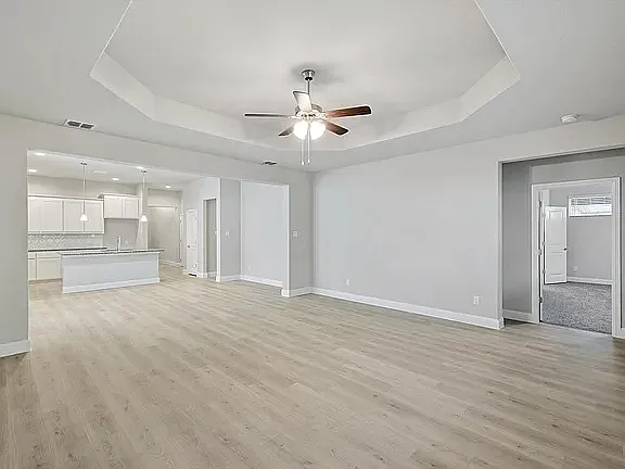 4 bed, 2.5 bath, 2204 sqft, $3,095 — Photo 4