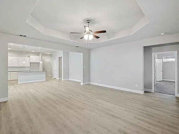 4th image of 2169 Knightsbridge Rd
