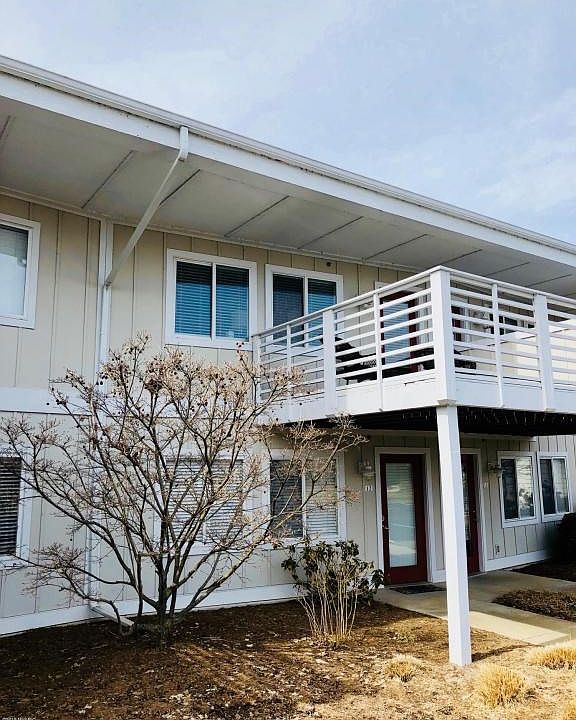 Main photo 320 Blue Star unit 12