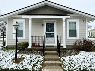 39813 Village Wood Ln, Novi, MI 48375