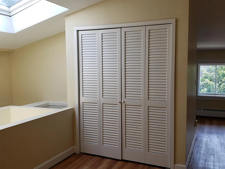 Entry stairs to left, closet in front LR/DR to right.