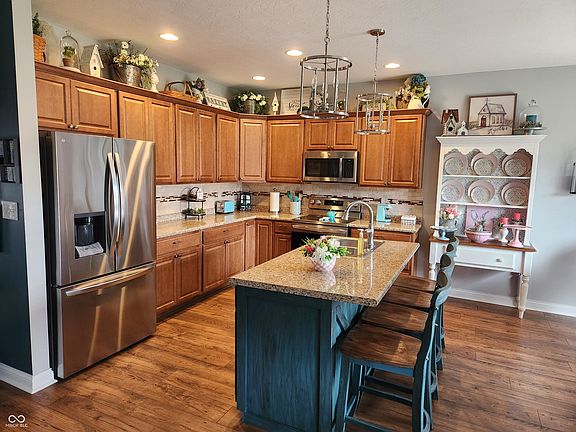 3rd image of 1302 Country Creek Cir