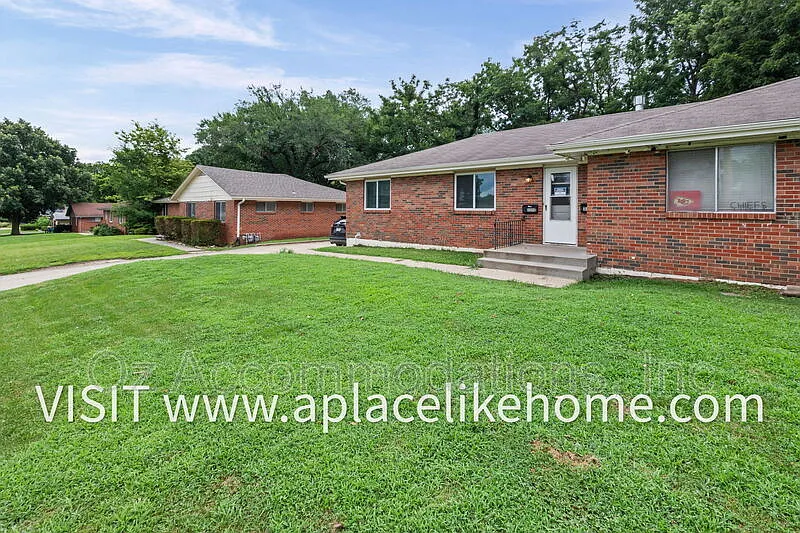 2 bed, 1.0 bath, 863 sqft, $1,150 — Photo 2