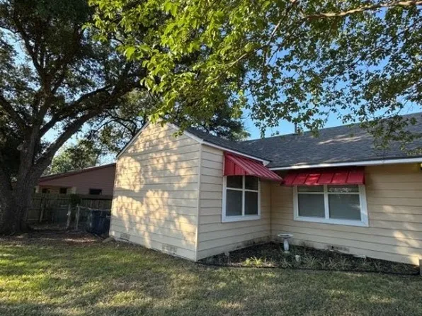 1101 E 30th St, Bryan, TX 77802