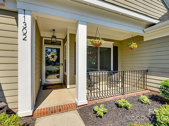 3rd image of 11302 Fox Cove Dr