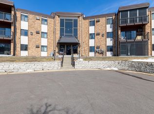 2700 Oxford St N APT 102, Roseville, MN 55113