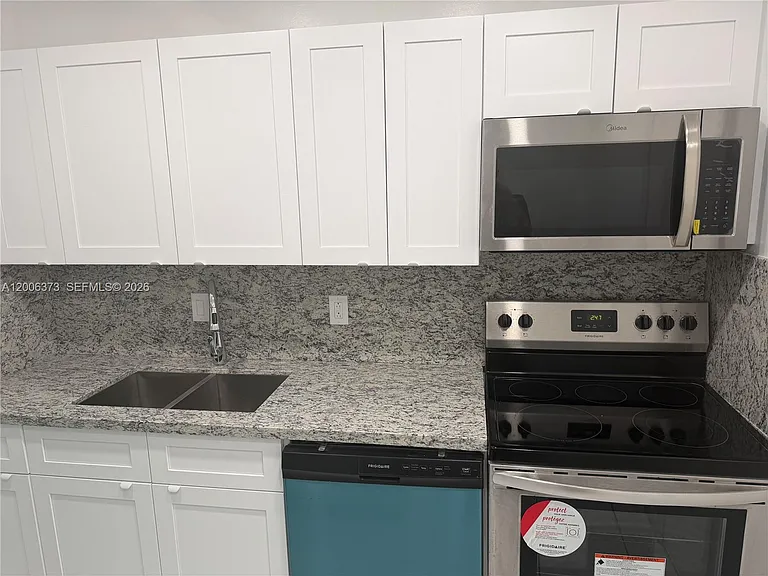 2200 NE 66th St #1426 — Photo 3