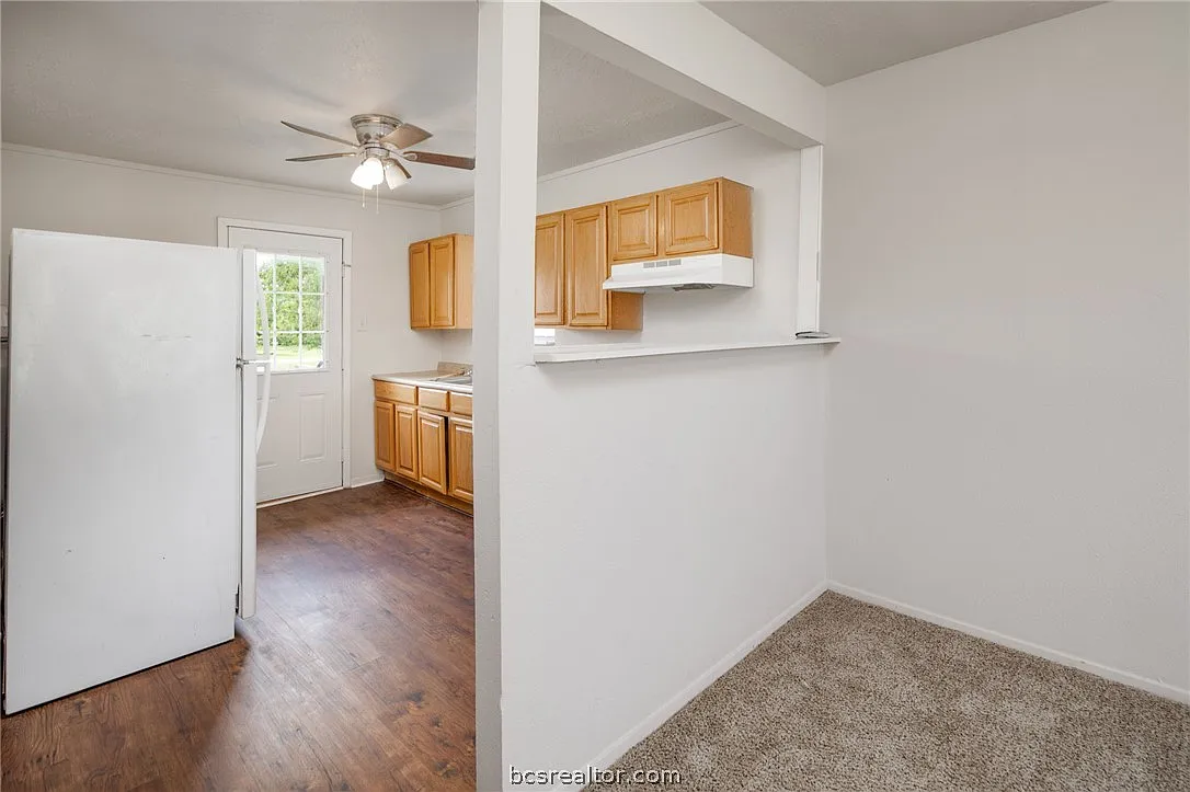 3 bed, 916 sqft, $999 — Photo 4