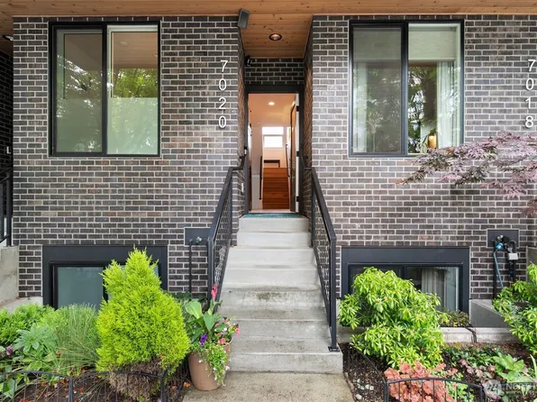 7020 Greenwood Avenue N, Seattle, WA 98103