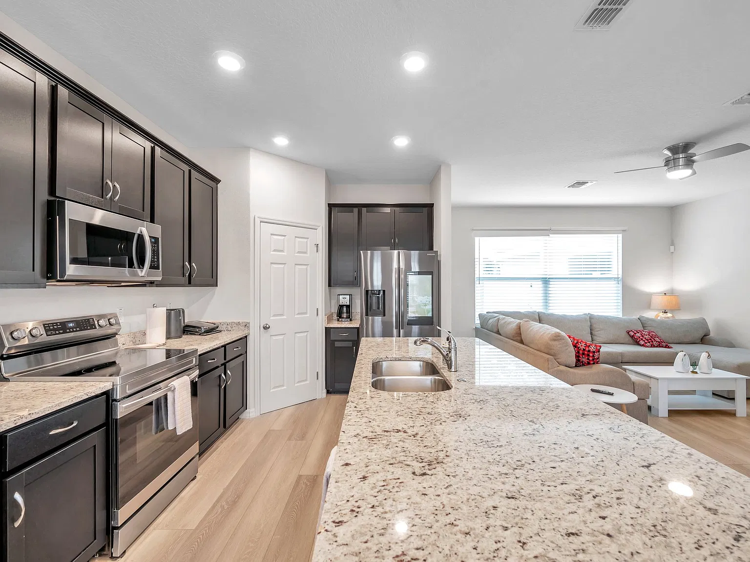 3 bed, 2.5 bath, 1608 sqft, $2,250 — Photo 3