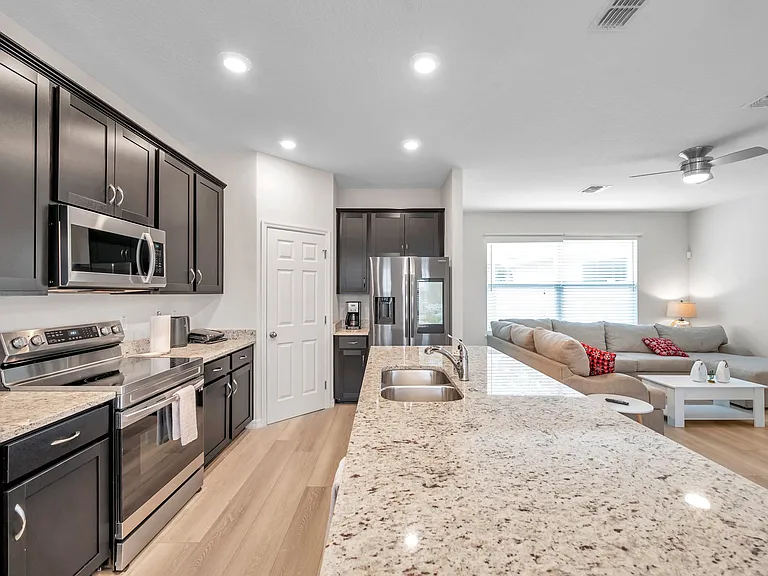 4966 Avalon Park Blvd — Photo 3