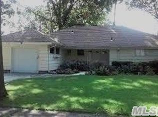 35 Virginia Ave, Freeport, NY 11520