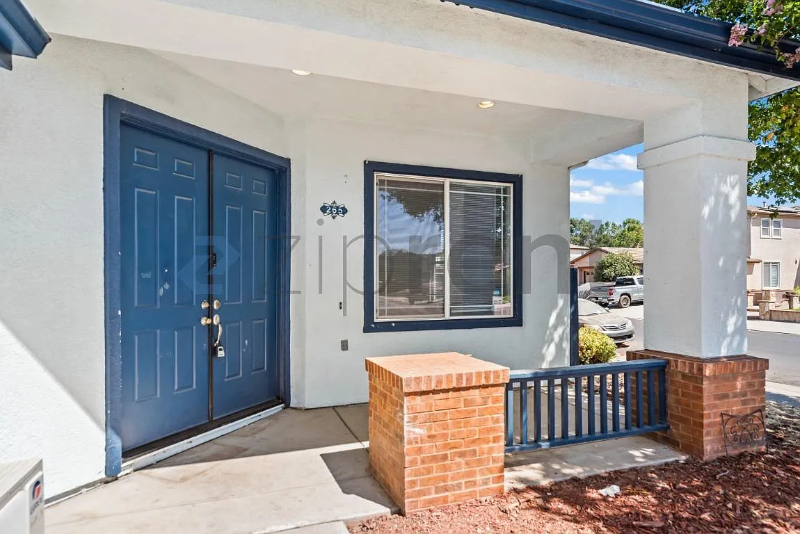3 bed, 2995 sqft, $3,100 — Photo 3