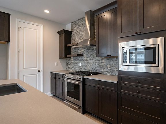 5th image of 92 Harlequin St