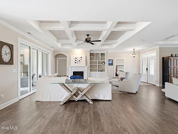 5th image of 1402 Admiral Way