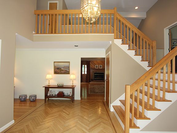 5th image of 17 Sunderland Ln