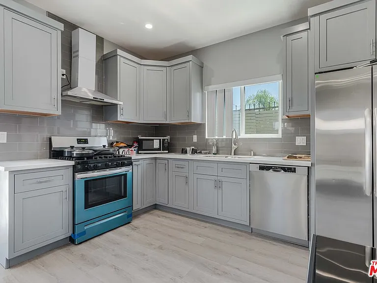 8224 Vanscoy Ave — Photo 2