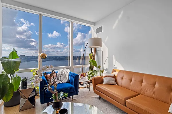 Rented by Compass | media 13