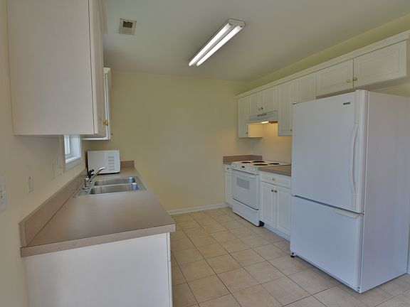 Kitchen/Dining Combo