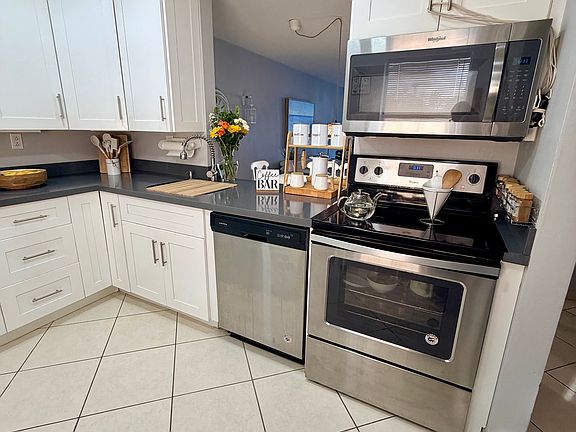 5th image of 1601 NE 191st St #B308