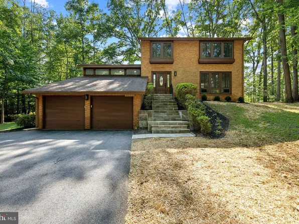 9027 Timberwolf Ct, Vienna, VA 22182