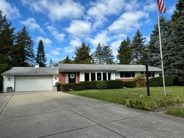 24461 Willow Ln, Novi, MI 48375