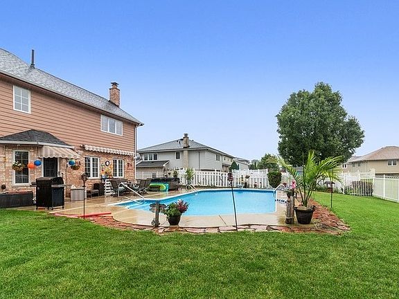3rd image of 16520 Churchview Dr