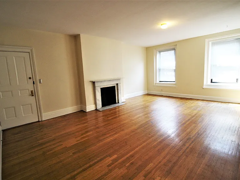 920 Saint Paul St — Photo 4