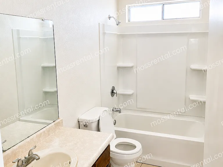 209 W Ash St — Photo 5