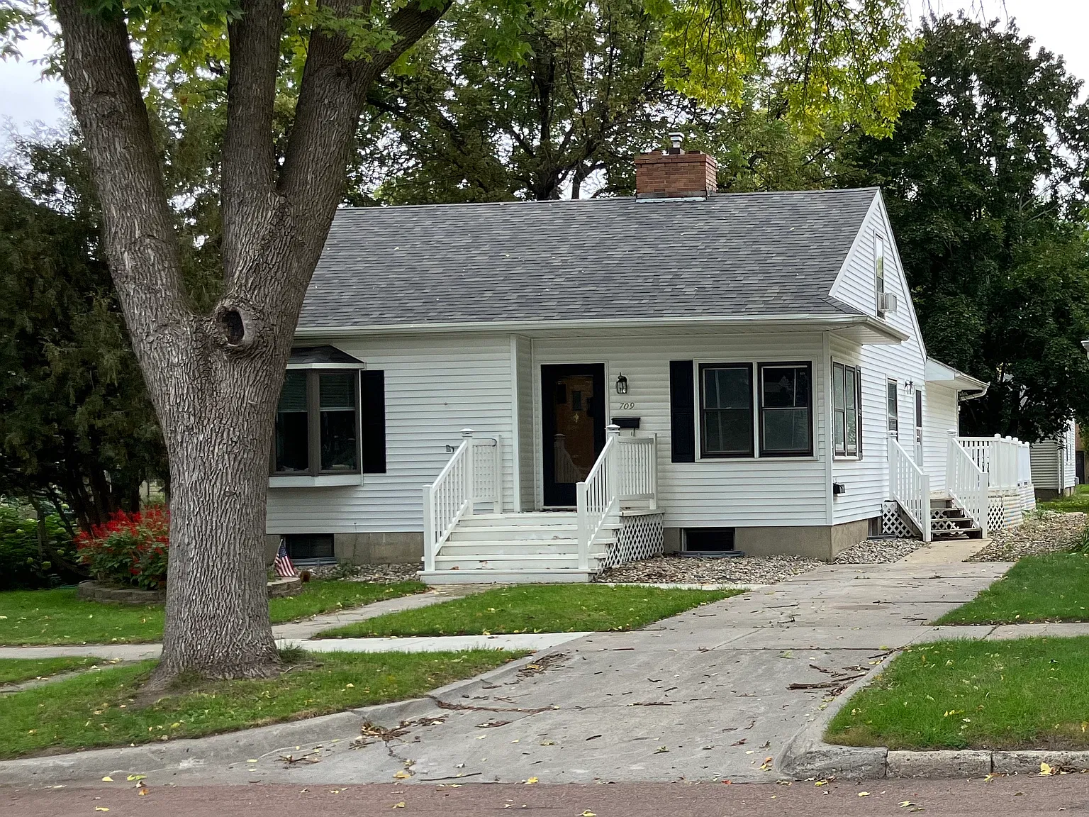 3 bed, 1832 sqft, $2,000 — Photo 1