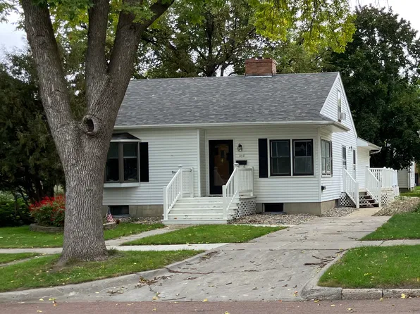 709 5th St, Brookings, SD 57006