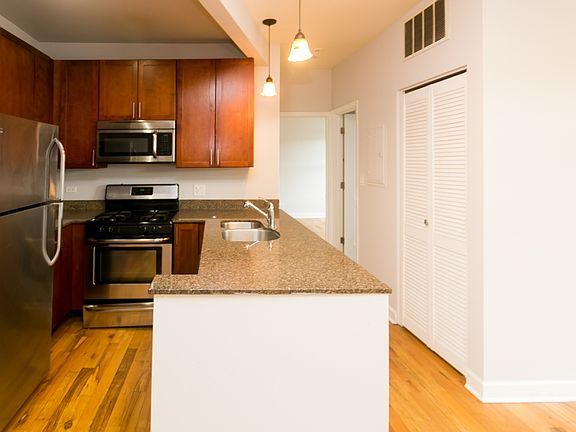 3rd image of 7223 N Rogers Ave APT 2