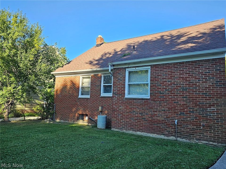 2nd image of 3868 Warrensville Center Rd