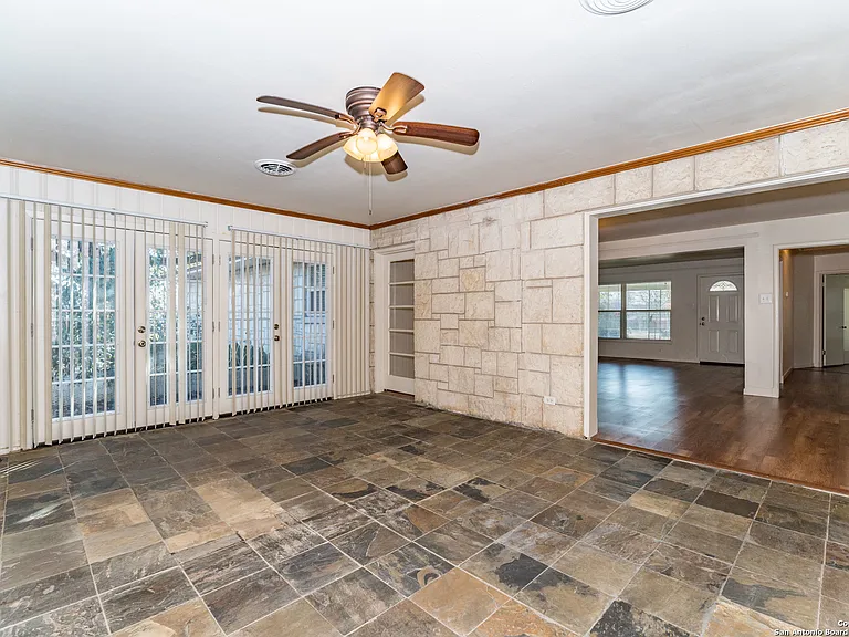 339 E Nottingham Dr — Photo 13