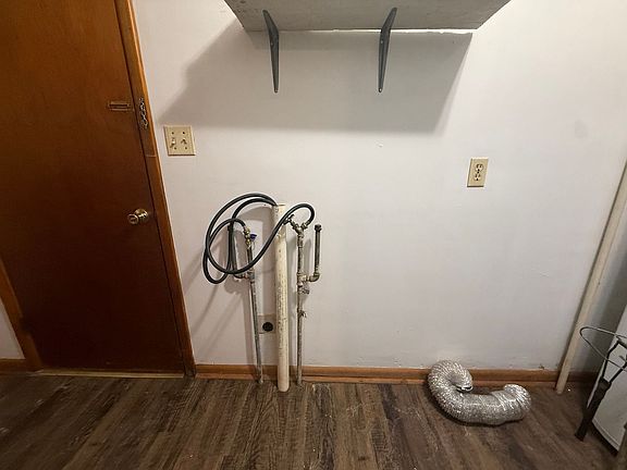 5th image of 529 W Normal St