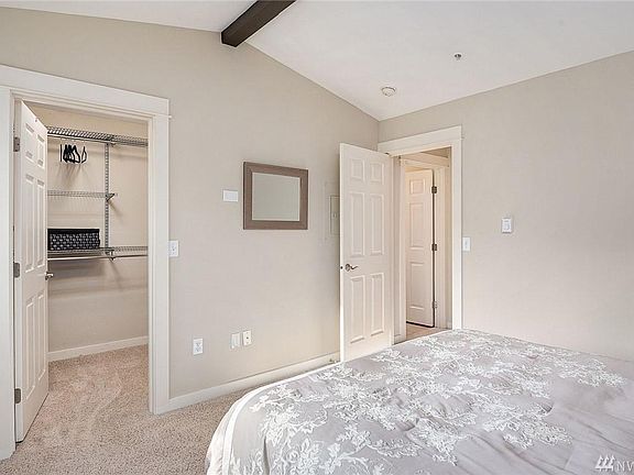 4th image of 25025 SE Klahanie Blvd #305
