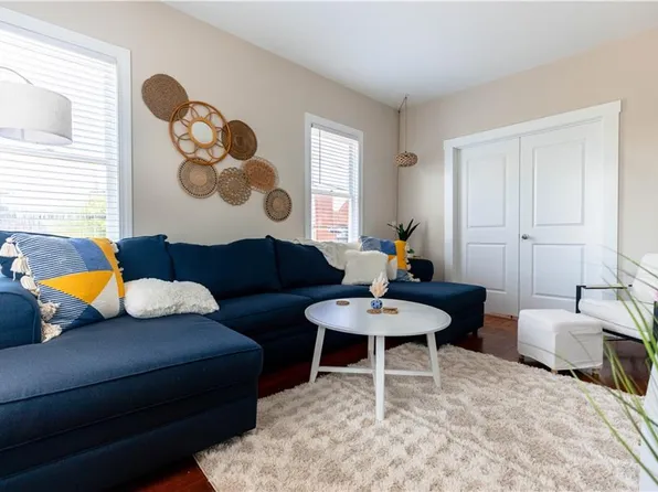 594 Thames St, Newport, RI 02840