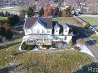 10404 Honeycomb Ct, Pinckney, MI