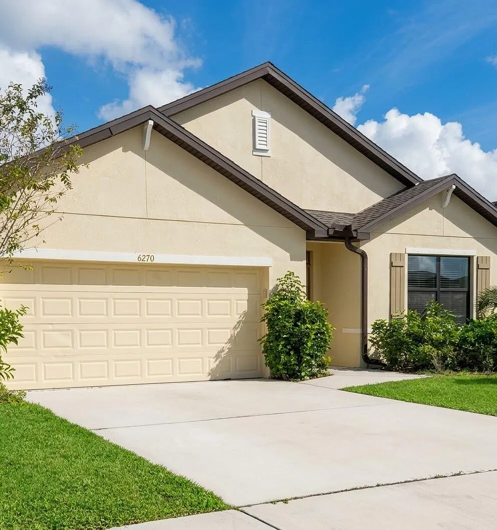3 bed, 2.0 bath, 1916 sqft, $2,700 — Photo 1