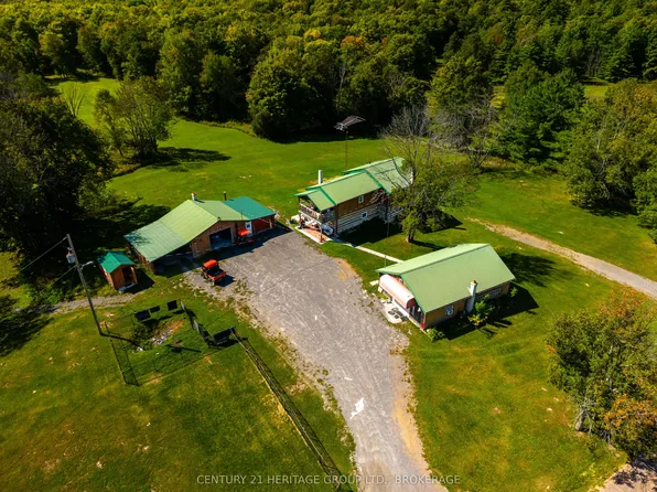 15 Trout Ln, South Frontenac, ON K0H 1T0