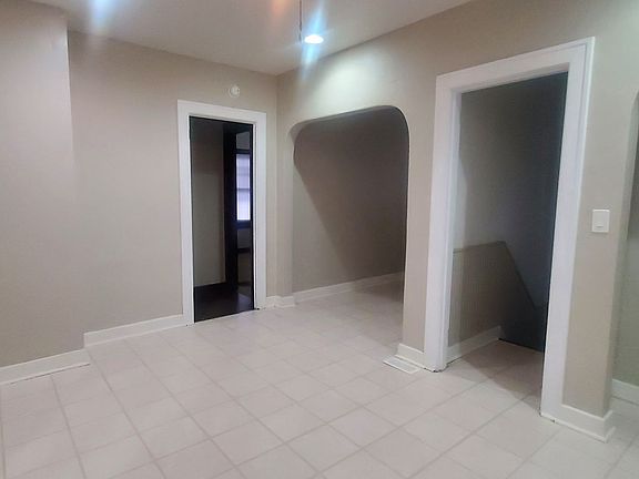 5th image of 118 N Quentin Ave