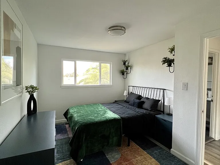 Sheridan St — Photo 10