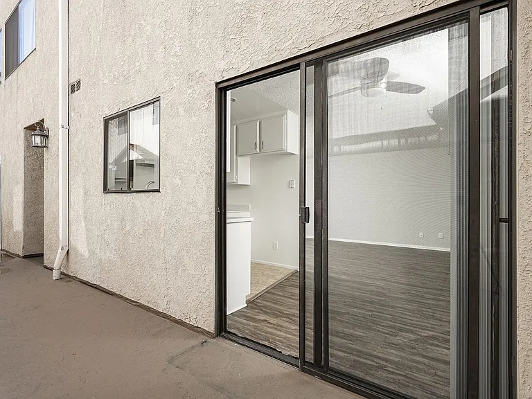 321 N Cedar St — Photo 9